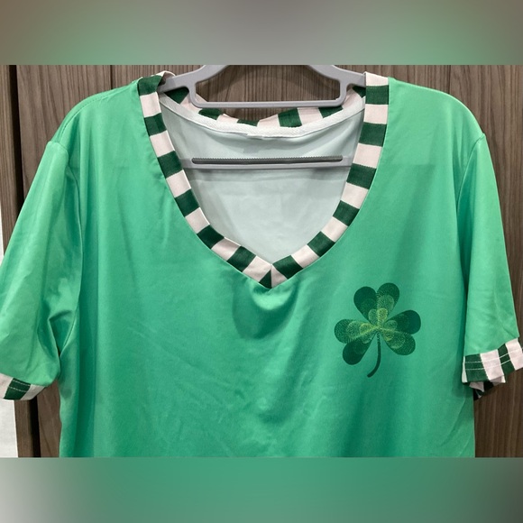 Womens Green Short Sleeve V Neck 4 Leaf Clover St Patricks Day Tee Size XXL - Picture 3 of 6